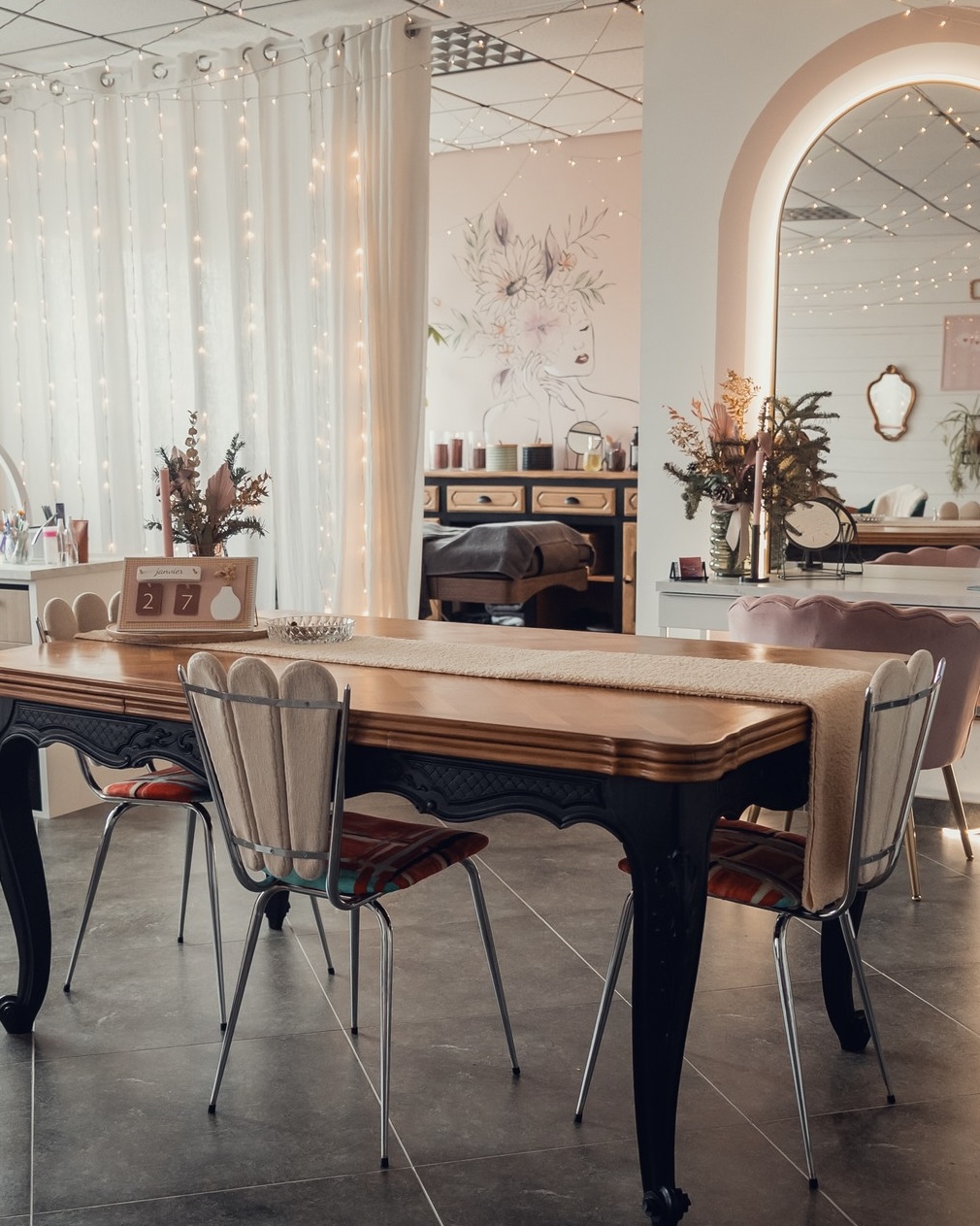 Institut Les Couleurs d’Emy à Champagné – espace beauté cocooning pour ateliers maquillage